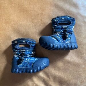 Infant Bogs - size 4 - Like New